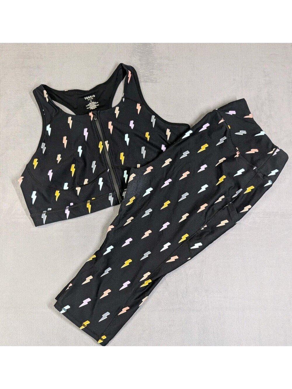 Torrid Womens 4 Black Lightning Bolt Sports Bra Capri Leggings Activewear Set 4X